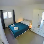Lopac Apartament *